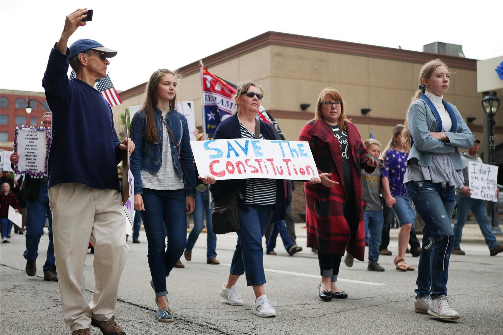 Bank-of-Springfield-Protests-Marching-052020